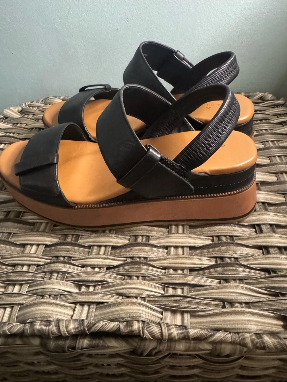 Caslon comfortable black